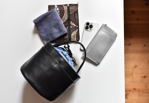 スリムなレザー長財布 - OURHOME