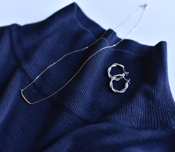 ツイストフープのSilver925ピアス・イヤリング - OURHOME