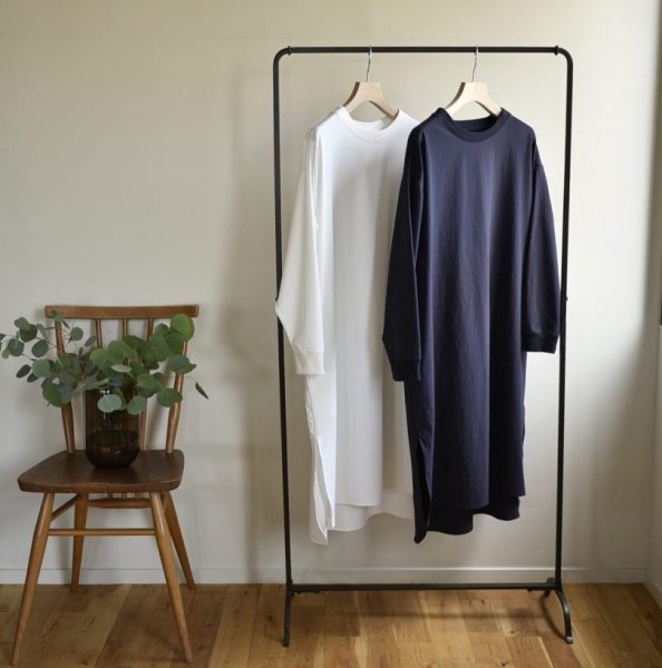 ハリ感素材のチュニック丈プルオーバー - OURHOME