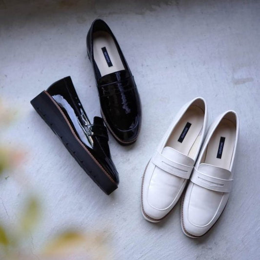 エナメルレザーのローファーシューズ - OURHOME