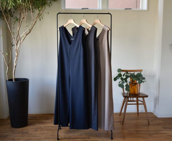 ゆったりシルエットのオールインワン - OURHOME