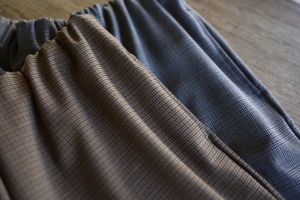 裏起毛チェック柄テーパードパンツ - OURHOME