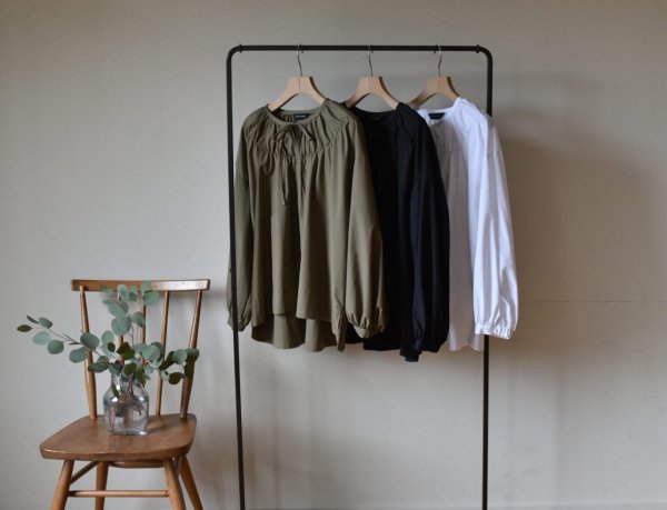 たっぷりギャザーのフレアブラウス - OURHOME