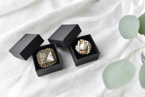 煌めくノーブルブローチ - OURHOME