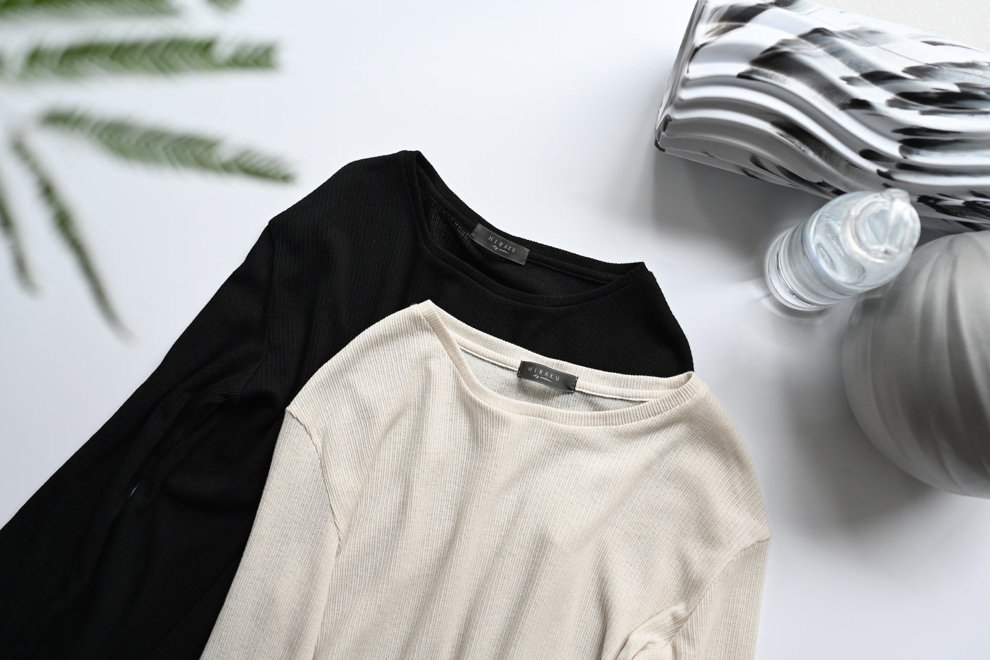 360度きれいに魅せる、サイドスリットトップス