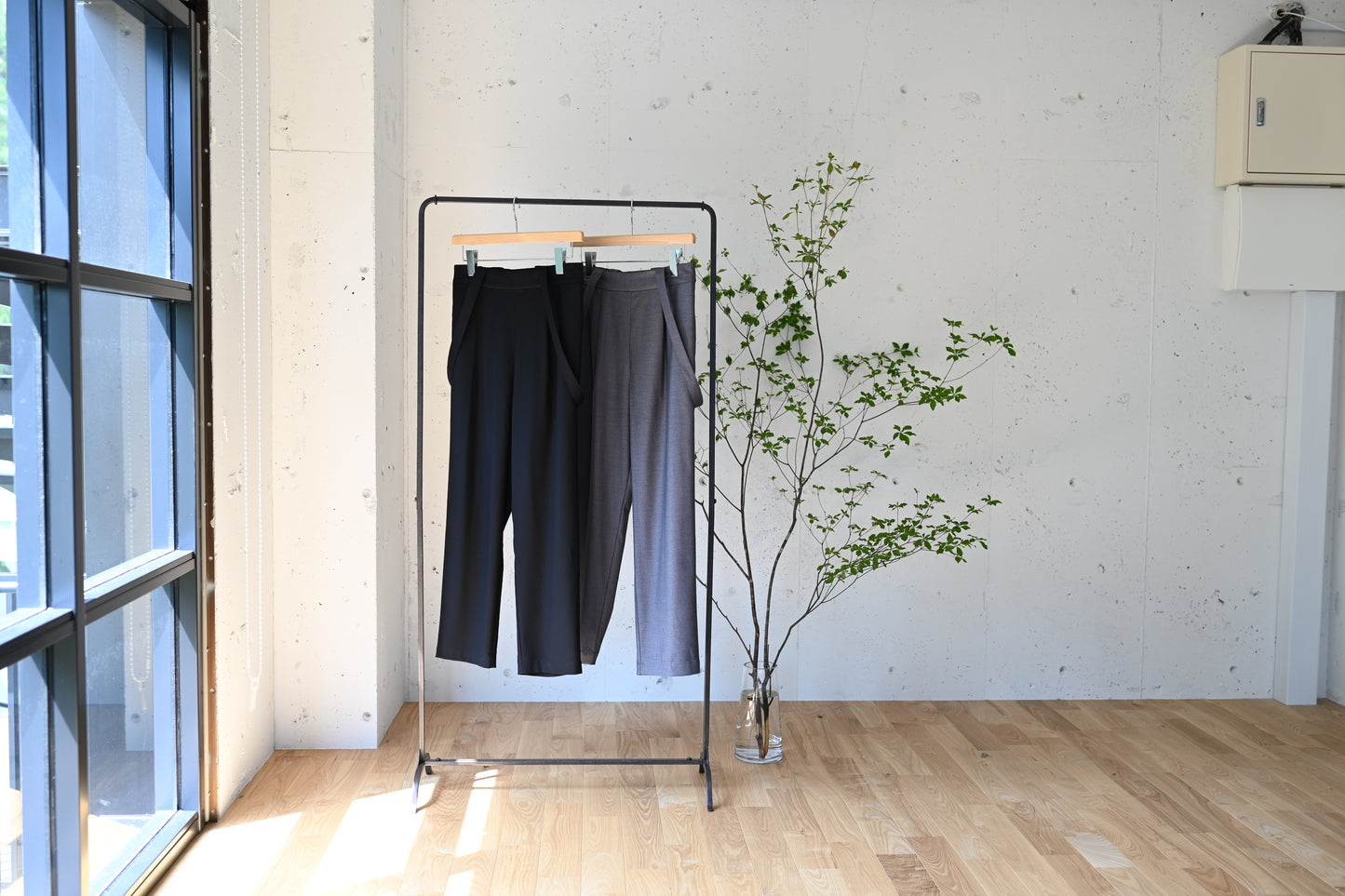 きれいめ素材の2wayサロペット