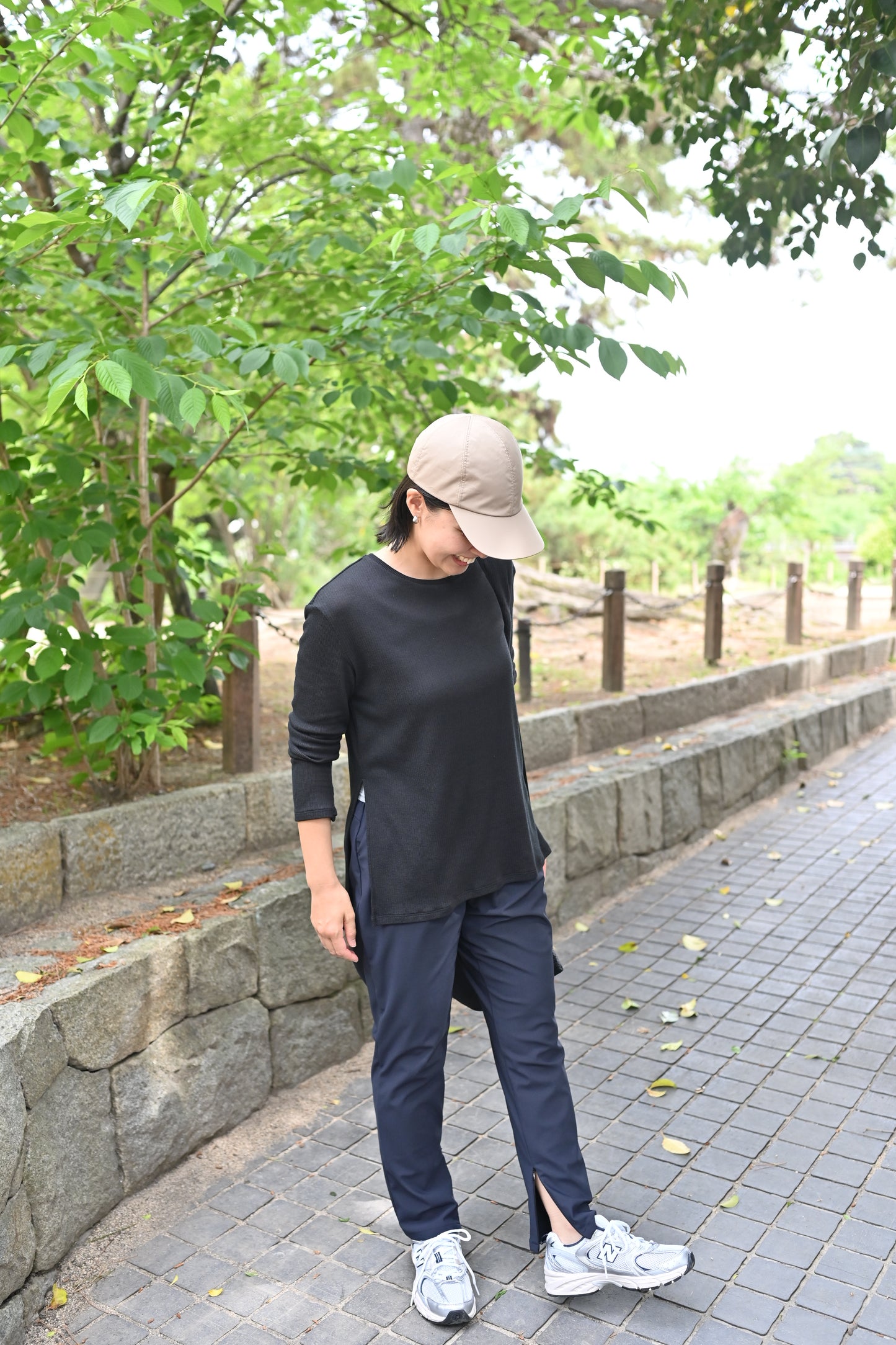 360度きれいに魅せる、サイドスリットトップス