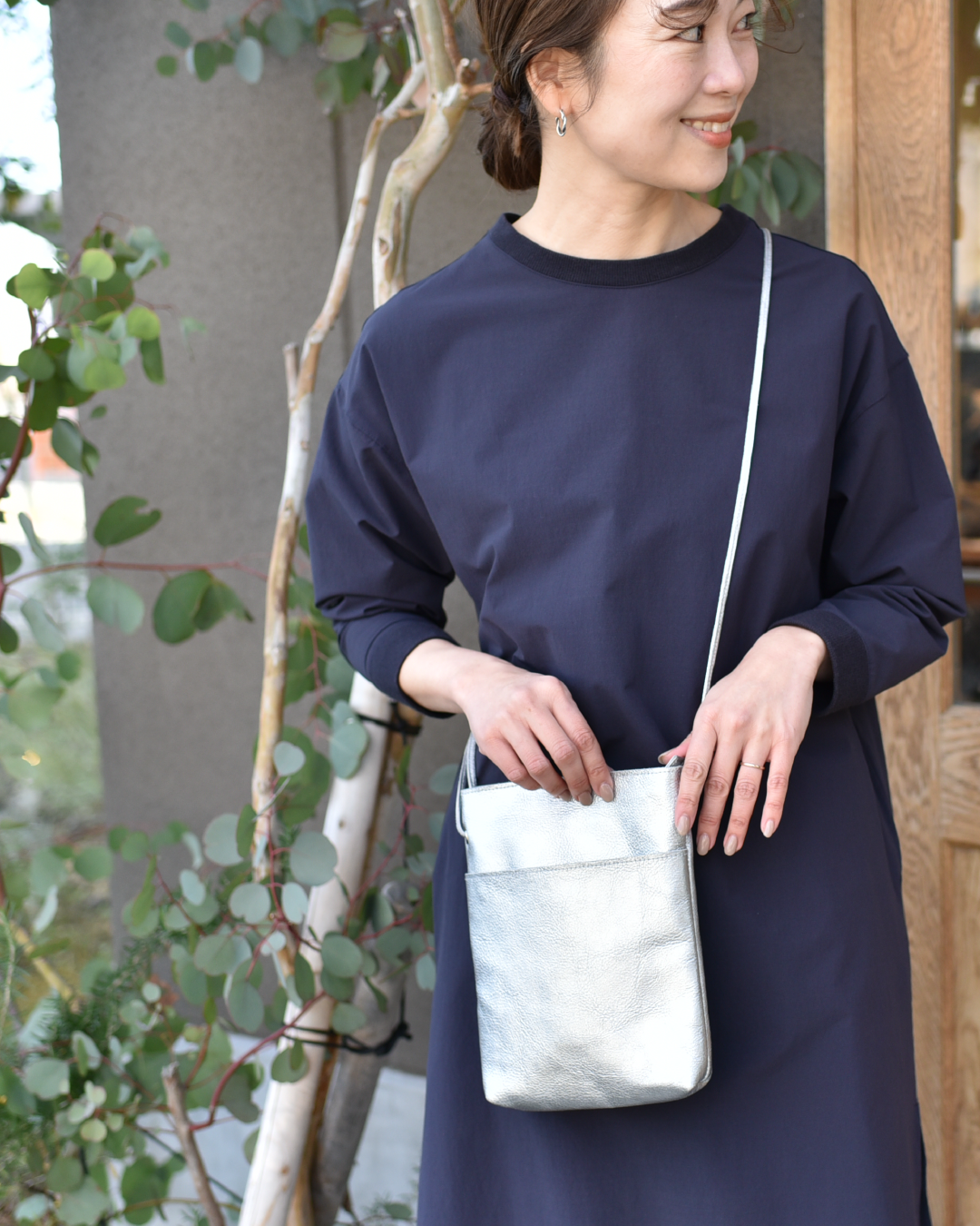 our やわらかフィットショルダーバッグ シルバー フィットショルダーバッグ – OURHOME