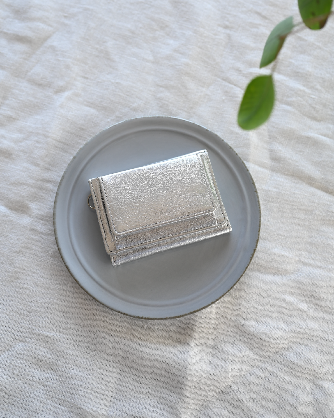 三つ折りレザー財布