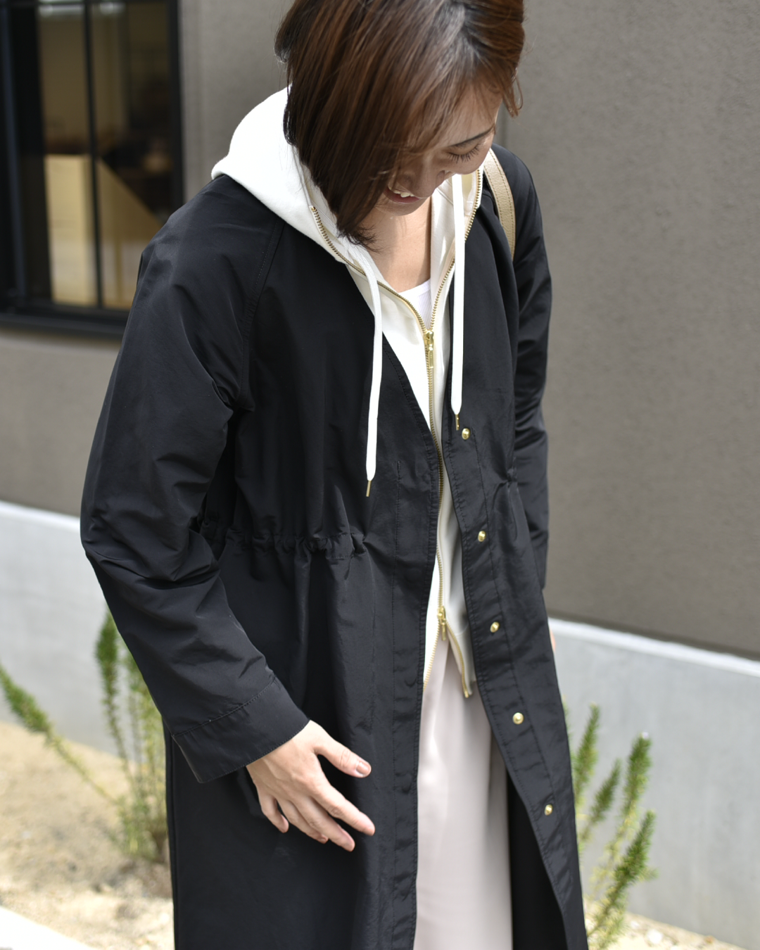 頼れるノーカラーコート