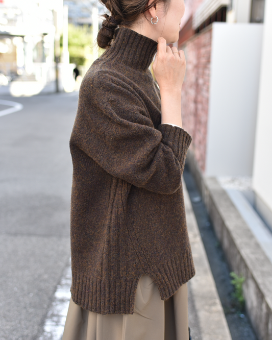 上質ウールのサイド切り替えニット - OURHOME