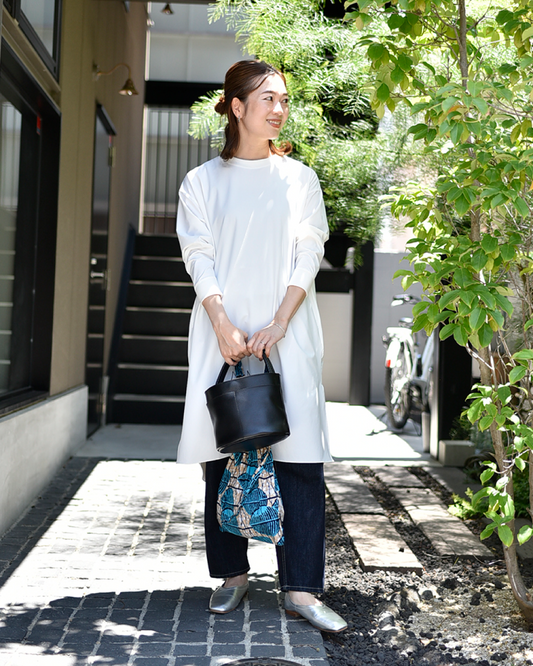 ハリ感素材のチュニック丈プルオーバー - OURHOME