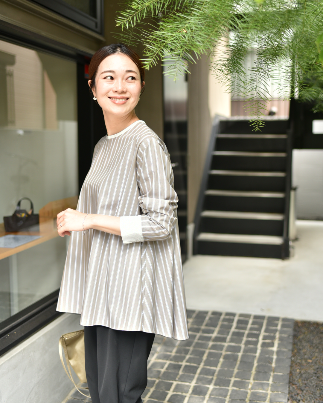 シワになりにくい播州織フレアブラウス – OURHOME シワになりにくい播州織フレアブラウス – OURHOME