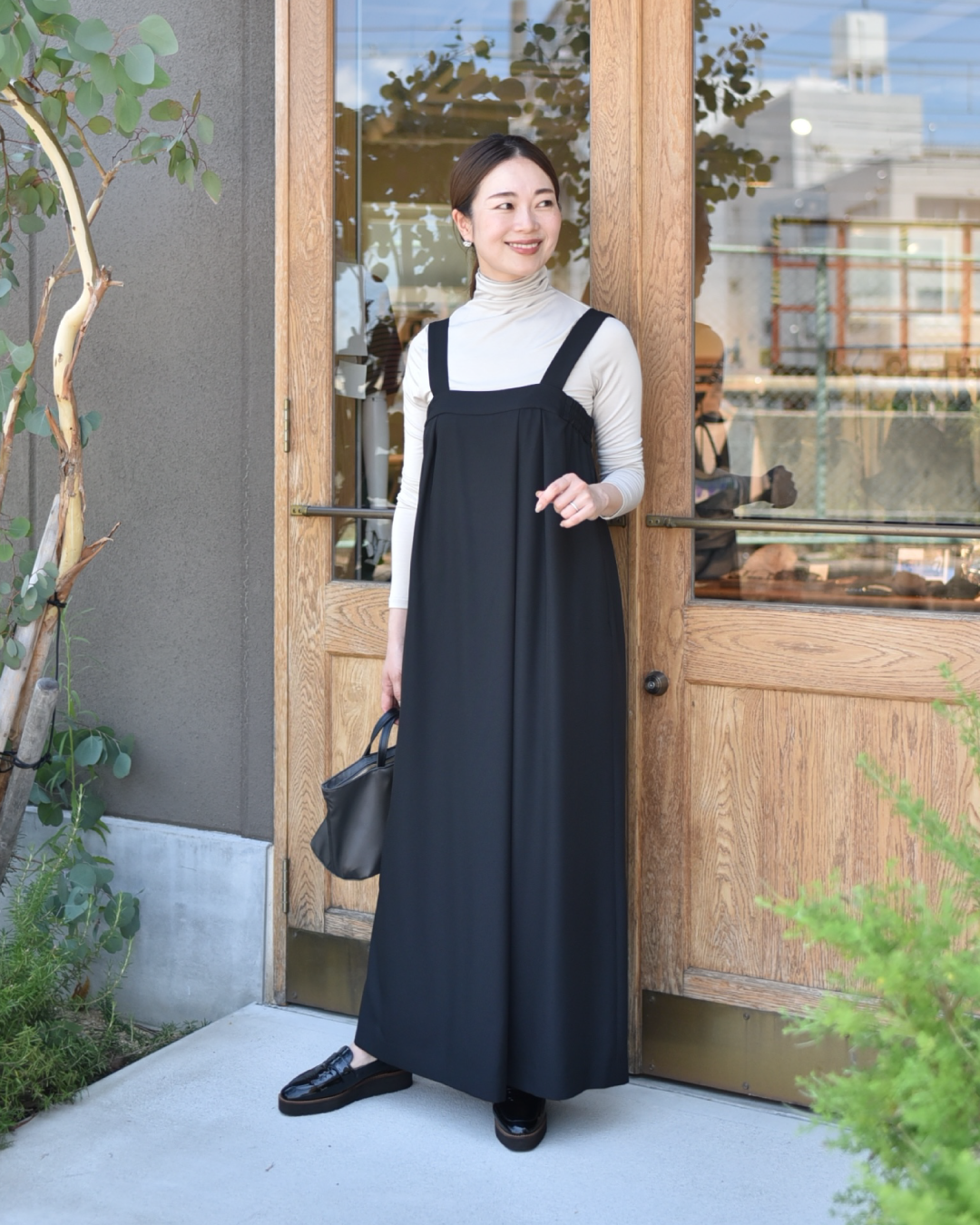 ◆あさ◆our しなやか素材のラップ風サロペット チャコールグレー しなやか素材のラップ風サロペット – OURHOME