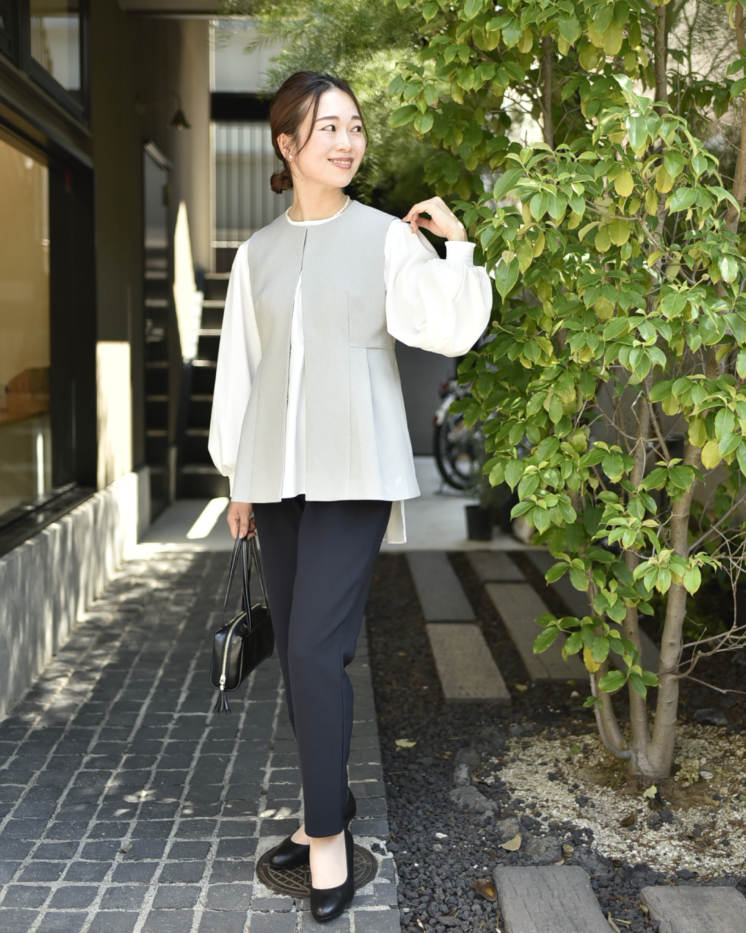 シルエットがきれいな2wayペプラムベスト – OURHOME シルエットがきれいな2wayペプラムベスト – OURHOME