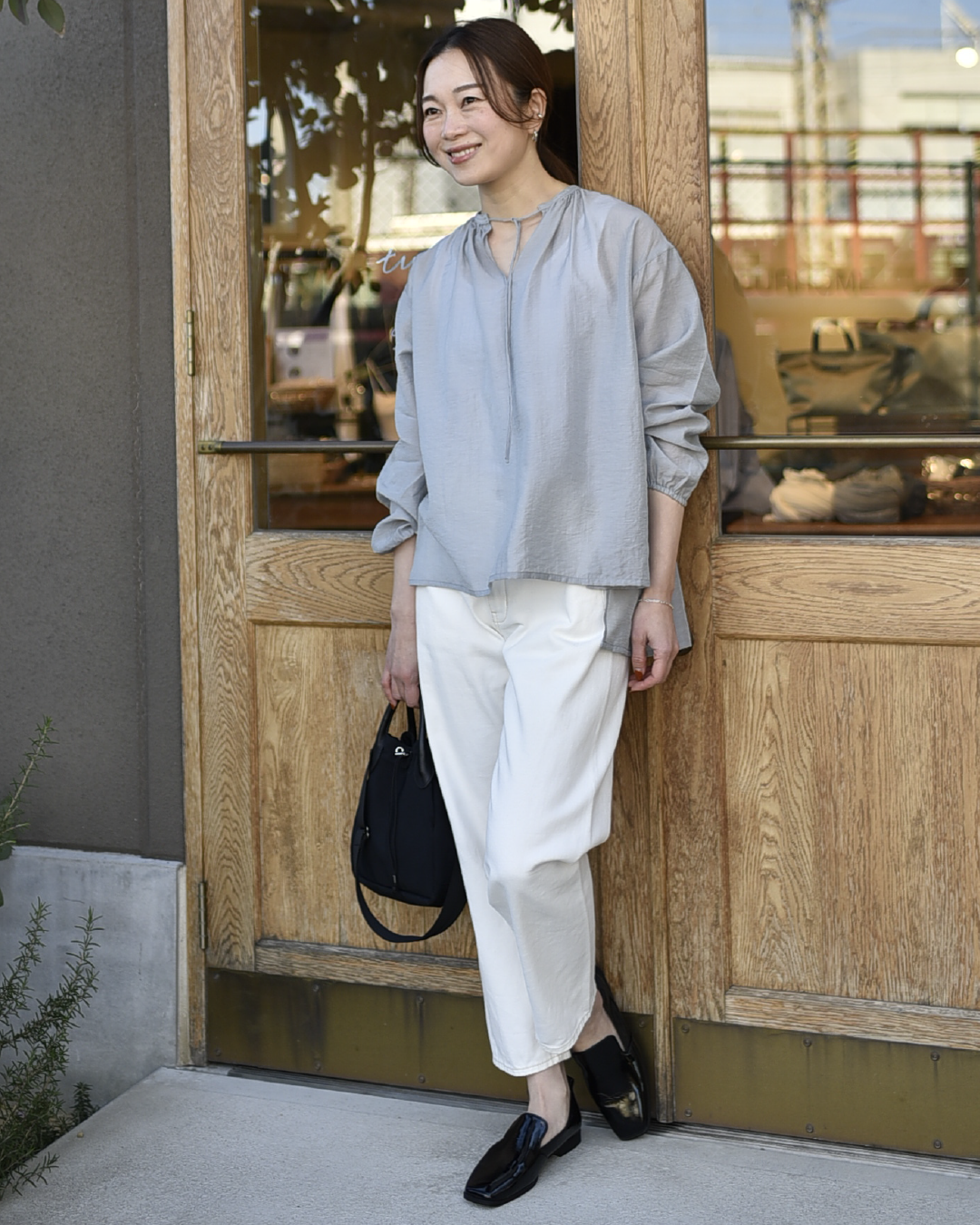 こだわりシルエットのデニムパンツ