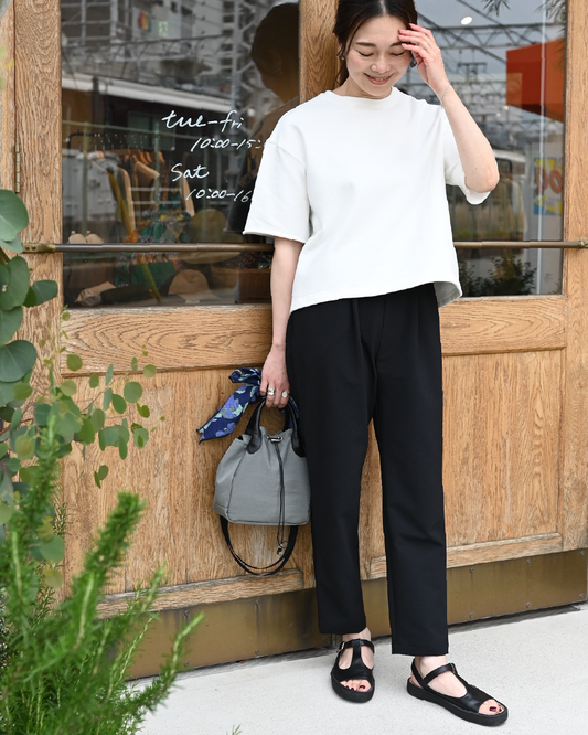 サッカー素材の頼れるテーパードパンツ(吸水速乾)