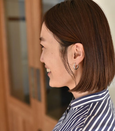 ツイストフープのSilver925ピアス・イヤリング - OURHOME
