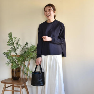 ハリ感素材のきれいめプルオーバー - OURHOME