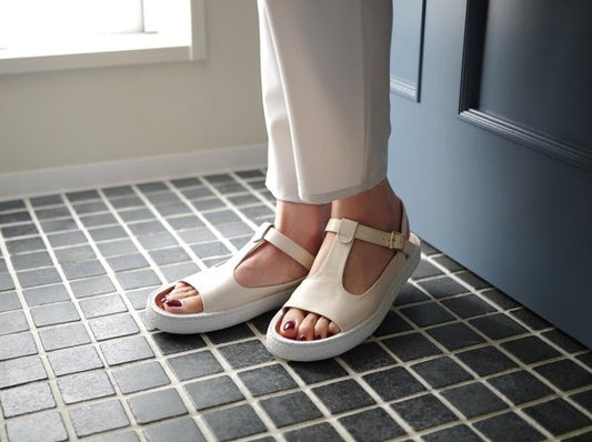 Tストラップレザーサンダル - OURHOME