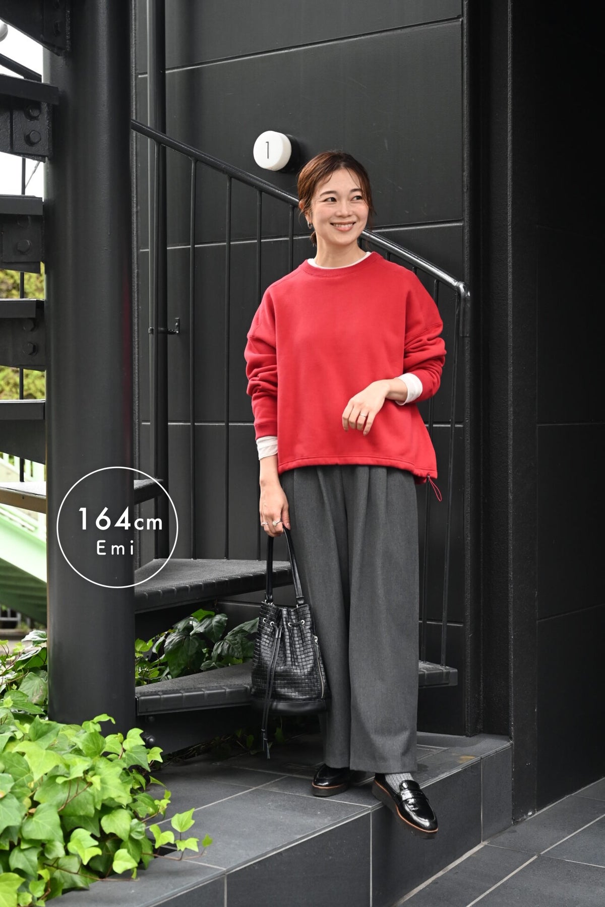 #items:4155-layering-cut-and-sew,2507-enamel-leather-loafer-shoes,2095-ribbed-warm-glitter-socks,1034-city-leather-bag
