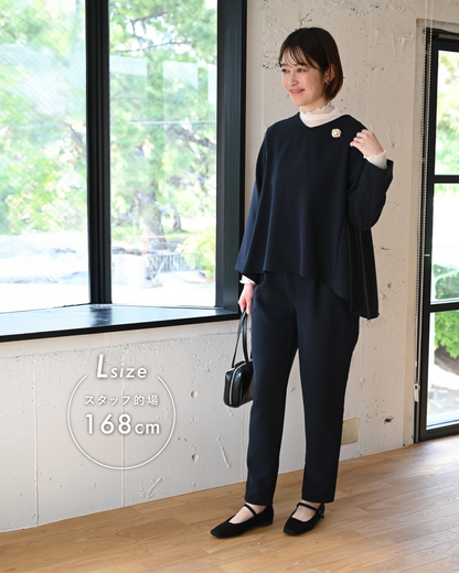 #items:4195-tulle-sheer-turtle,3022-noble-brooch,1029-leather-cube-bag,2511-strap-shoes
