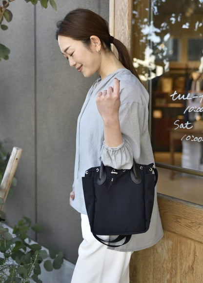 レザー持ち手のパンダショルダーバッグ - OURHOME