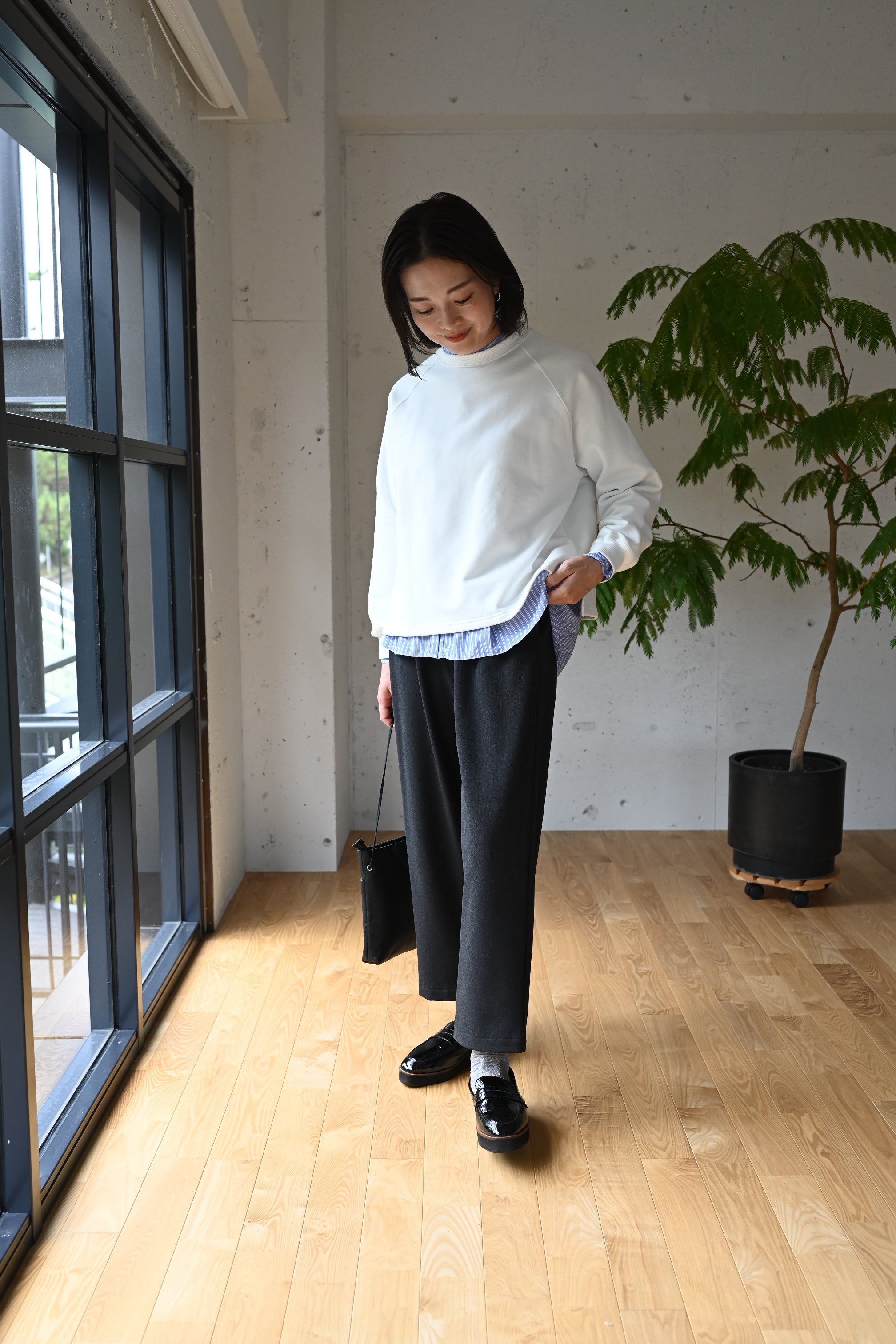 アワーホーム　ゆるテーパードの裏起毛あったかパンツ　オフホワイト ゆるテーパードの裏起毛あったかパンツ – OURHOME