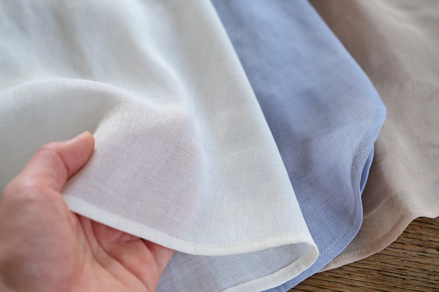 上品な透け感、リネン風シャツ