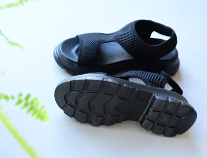 軽やかメッシュサンダル