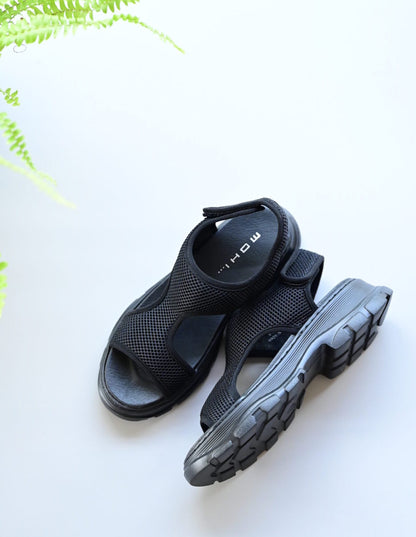 軽やかメッシュサンダル