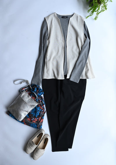 軽やか素材のジップベスト - OURHOME