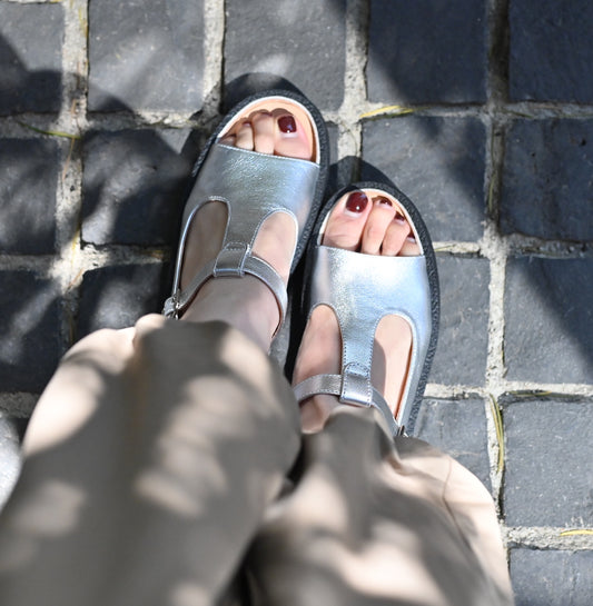 Tストラップレザーサンダル - OURHOME