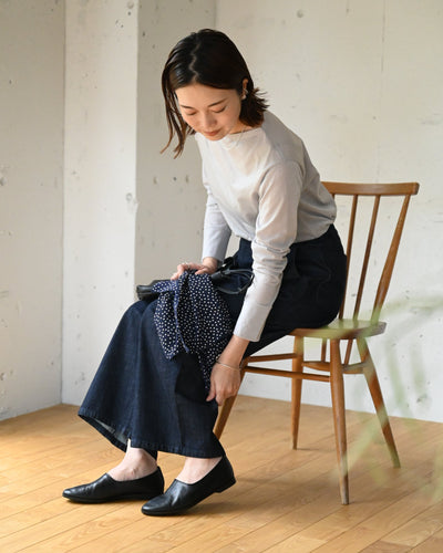 撥水レザーのやわらかスフレシューズ