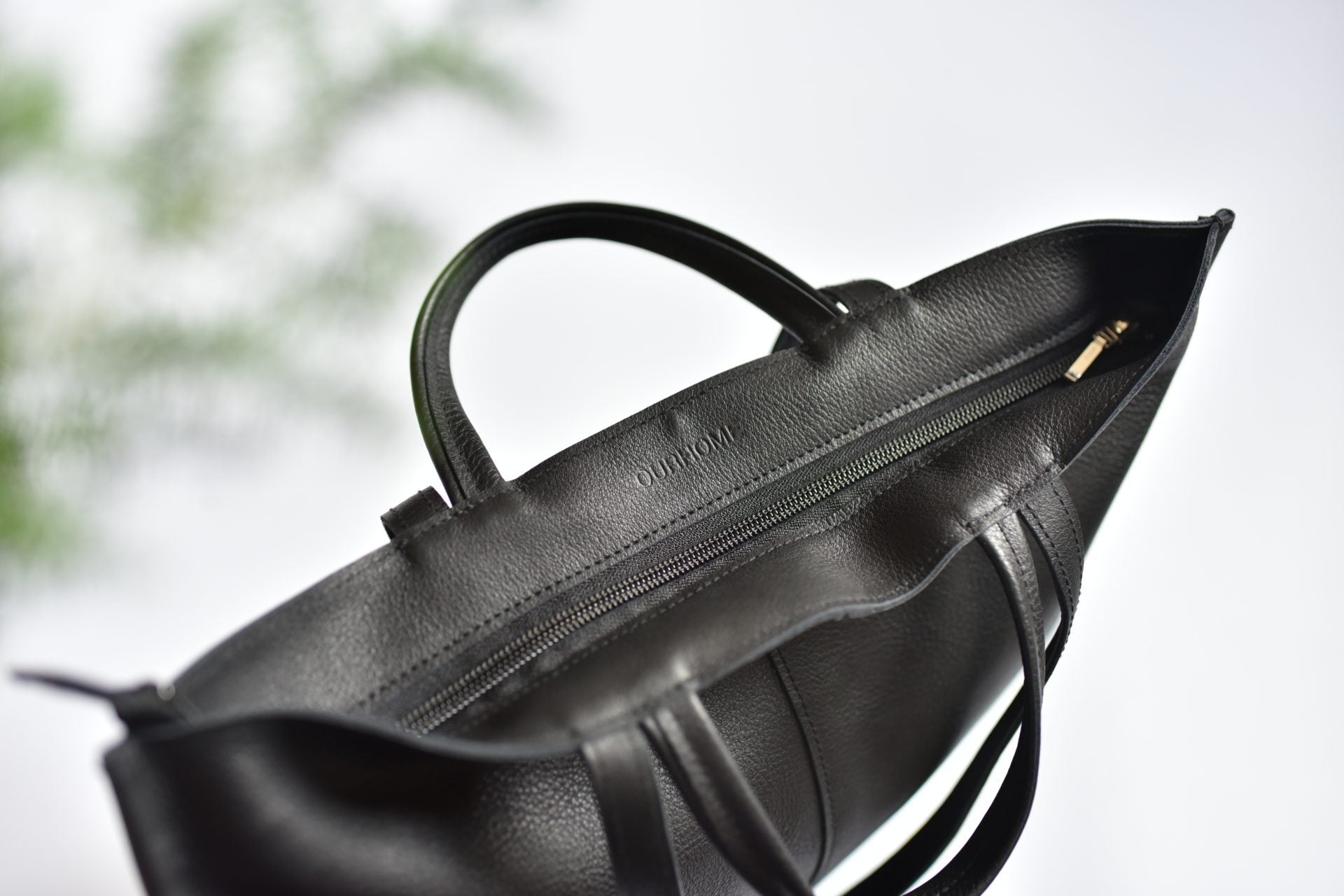 OUR 2WAYフィットトートバッグ レザー 本革ブラッ【定価2.8万】 2WAYフィットトートバッグ – OURHOME