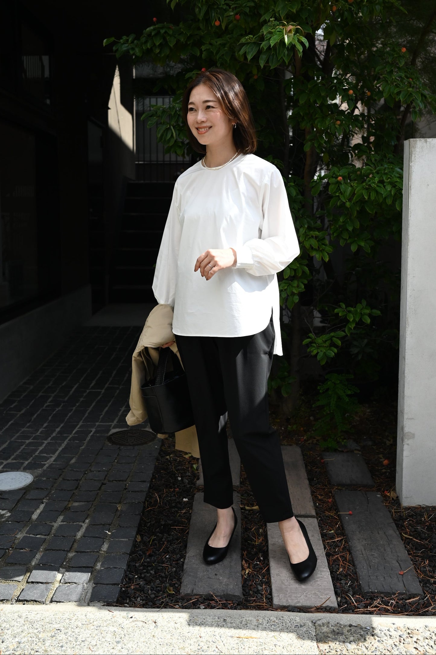 着回し広がる袖パフブラウス