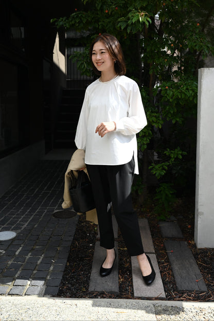 着回し広がる袖パフブラウス