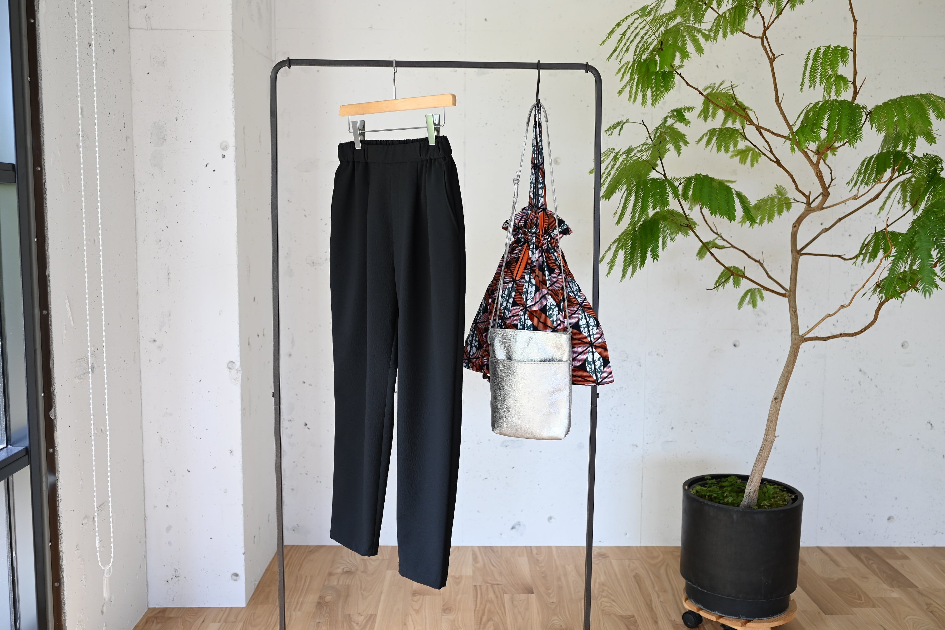 OURHOME 頼れるテーパードパンツ　Sサイズ 頼れるテーパードパンツ – OURHOME
