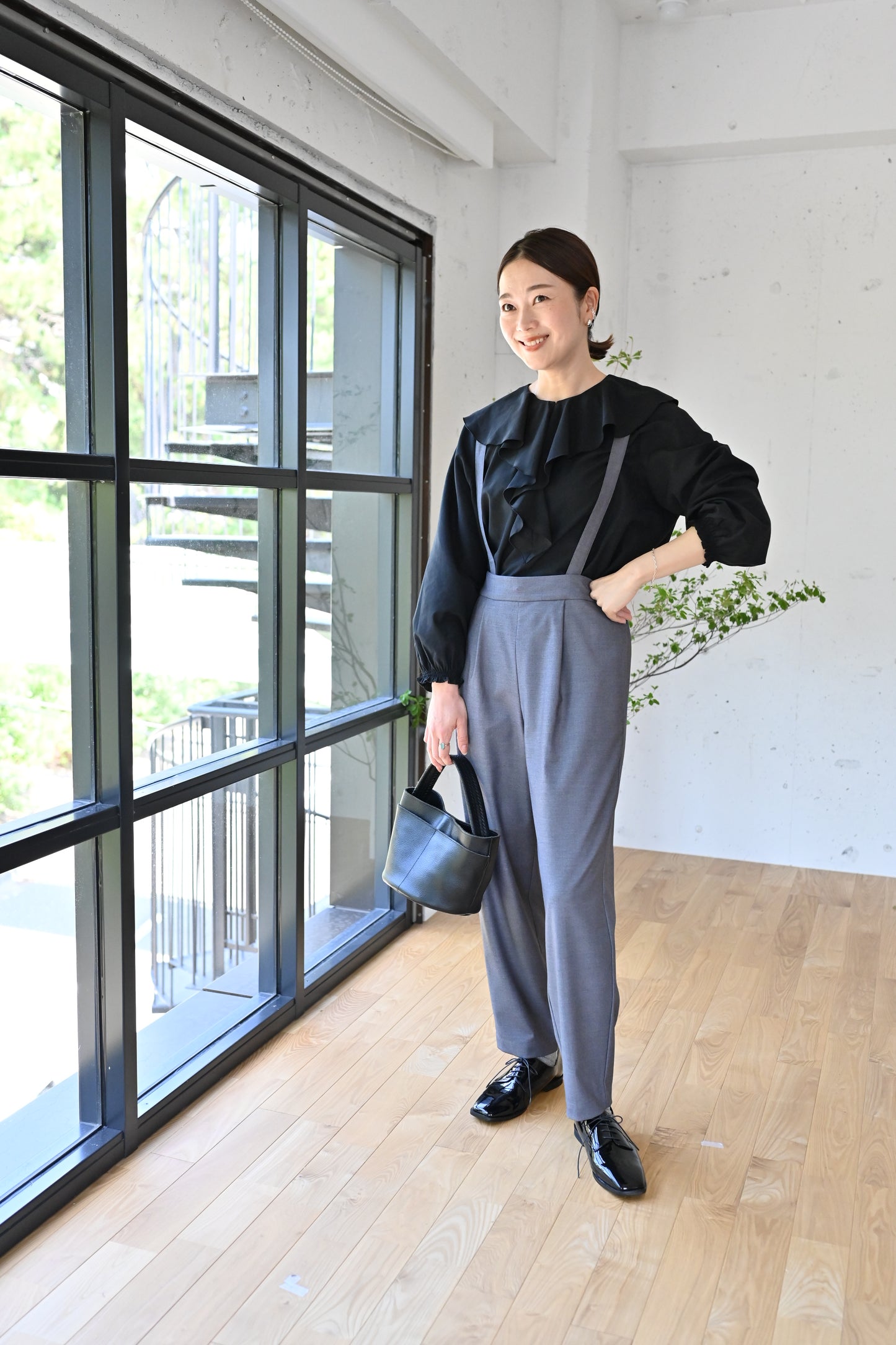 きれいめ素材の2wayサロペット
