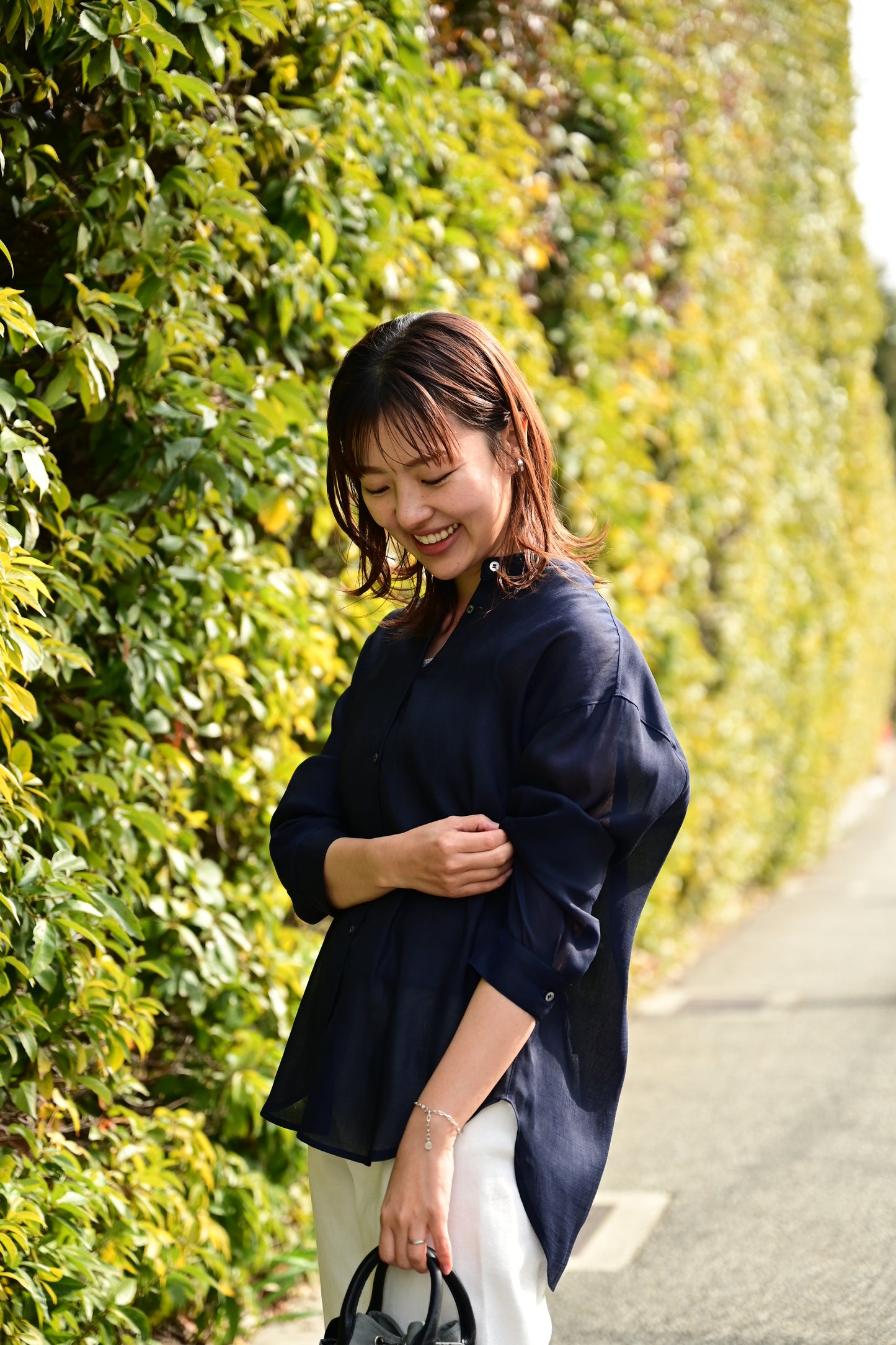 上品な透け感、リネン風シャツ