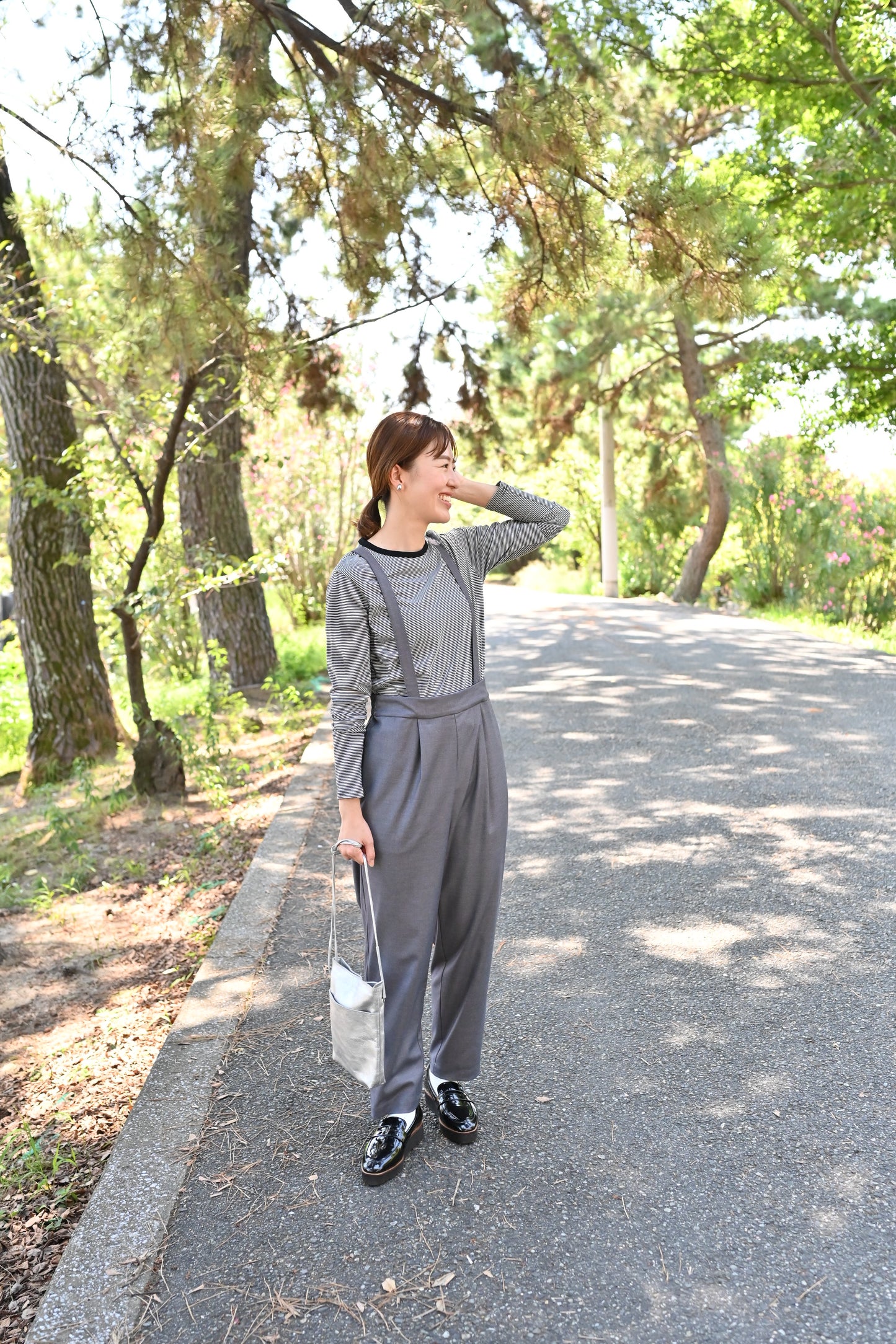 きれいめ素材の2wayサロペット