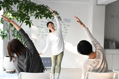 【H I R A K Uロゴタオル付き】チェアピラティス&ヨガ　45分のレッスン - OURHOME