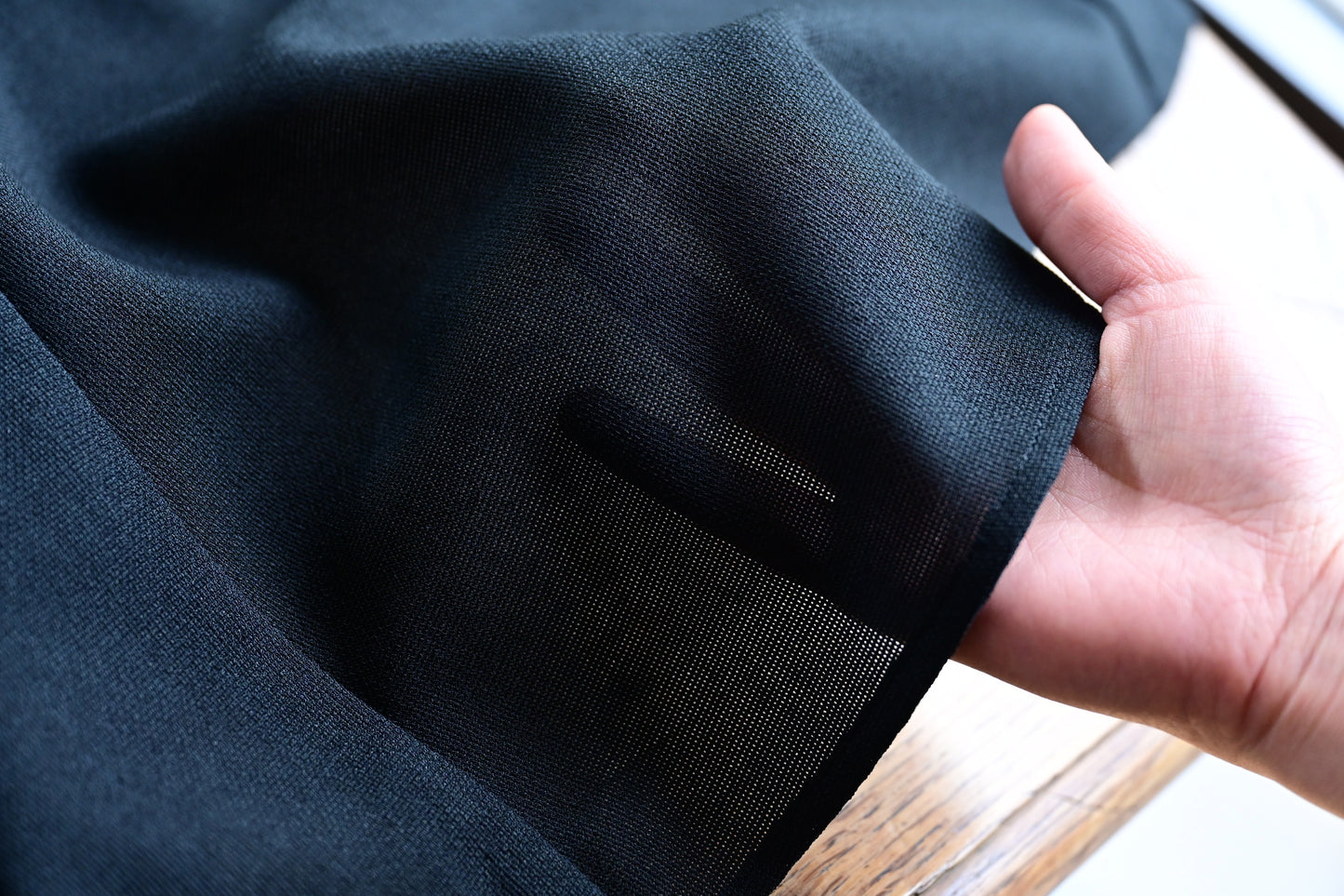 軽やか素材のジップベスト - OURHOME