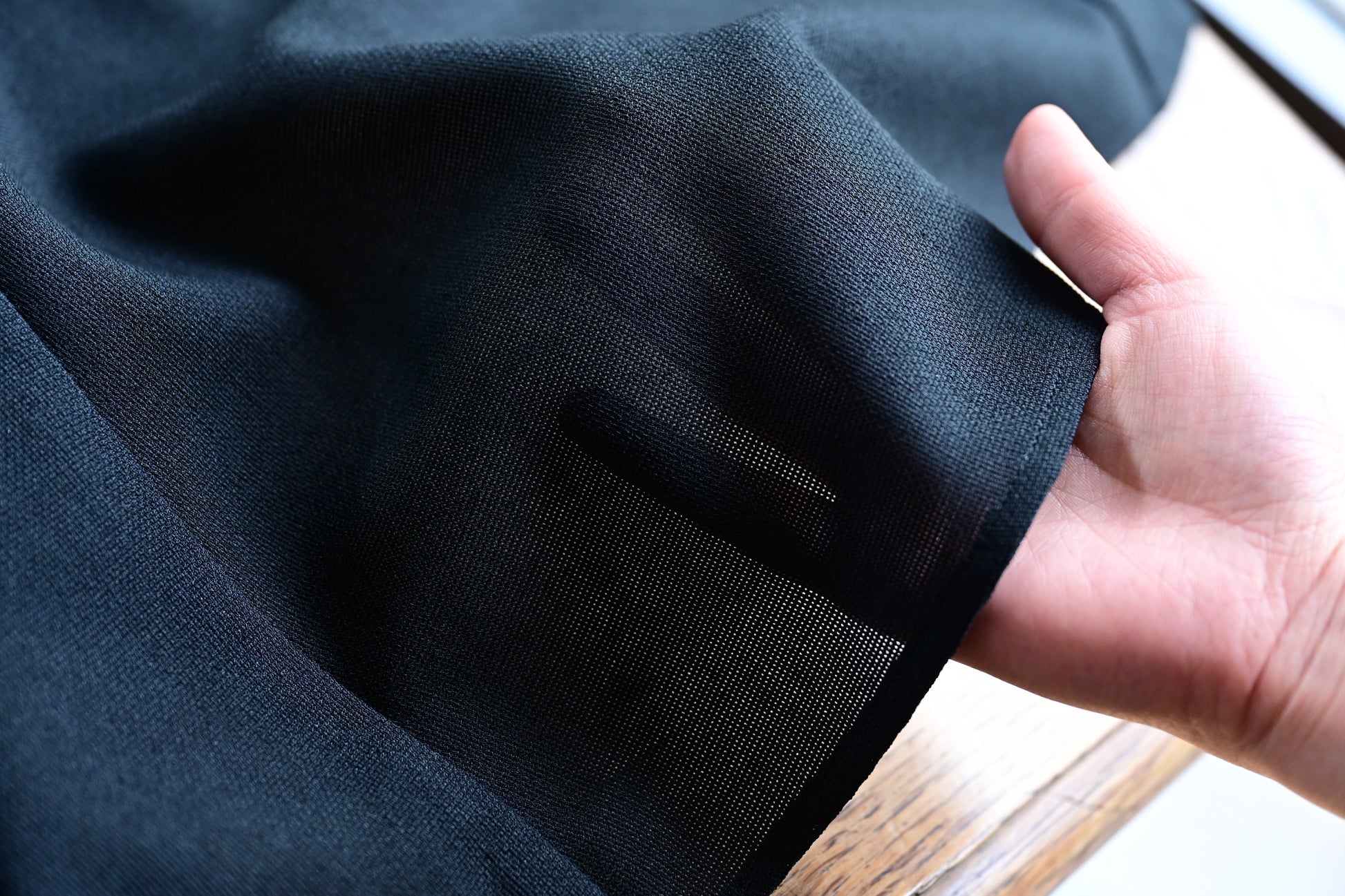 軽やか素材のジップベスト - OURHOME