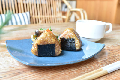 玄米揚げおにぎり専門店「すってんころりん」のおにぎりバーガー&ドリンクセット(お味噌汁つき)