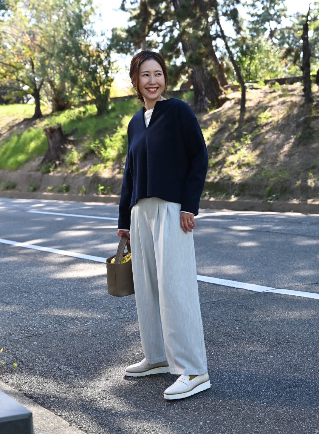 #items:4126-wool-mix-key-neck-pullover,4114-longsleeve-cut-and-sew,2051-stain-resistant-socks,2507-enamel-leather-loafer-shoes,1021-leather-pot-bag
