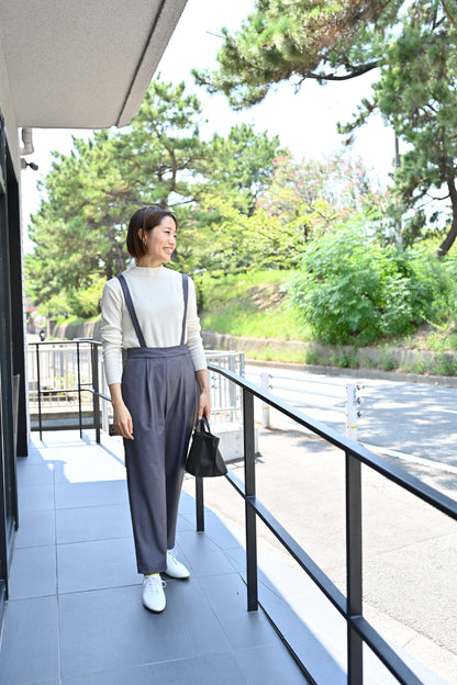 きれいめ素材の2wayサロペット