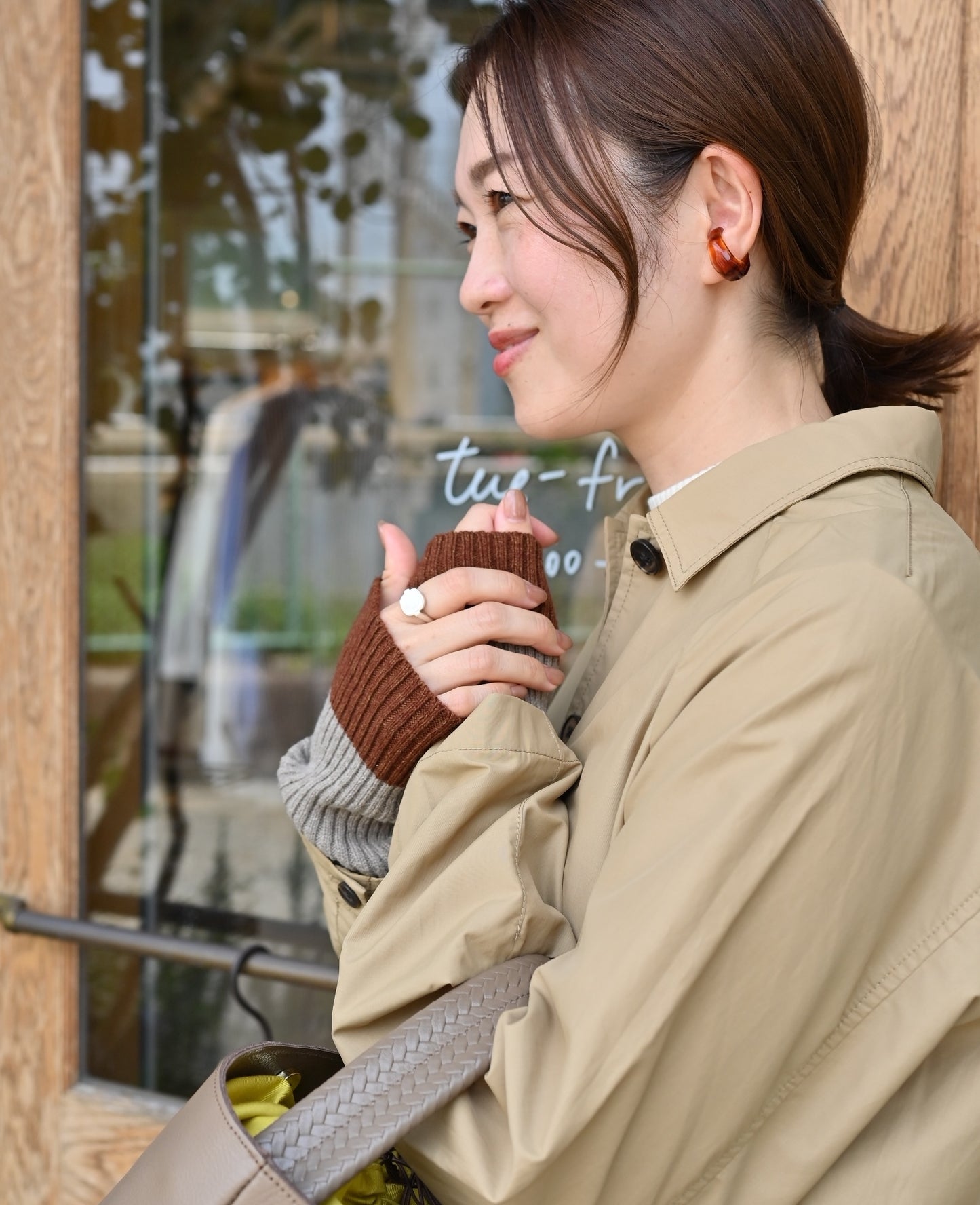 カラーガラスのイヤーカフ