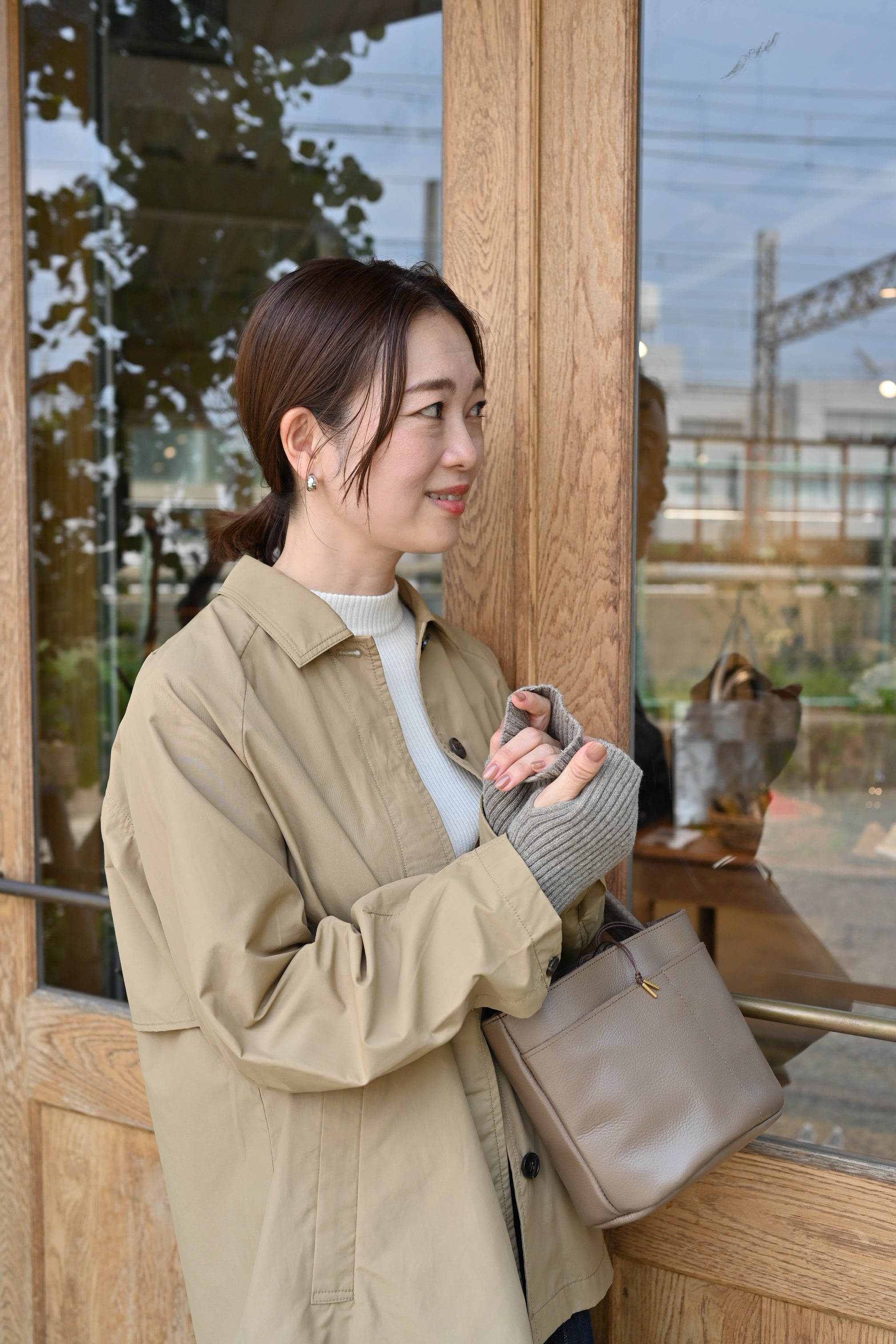 OUR アワーホーム 撥水素材のステンカラージャケット（ベージュ） 撥水素材のステンカラージャケット – OURHOME