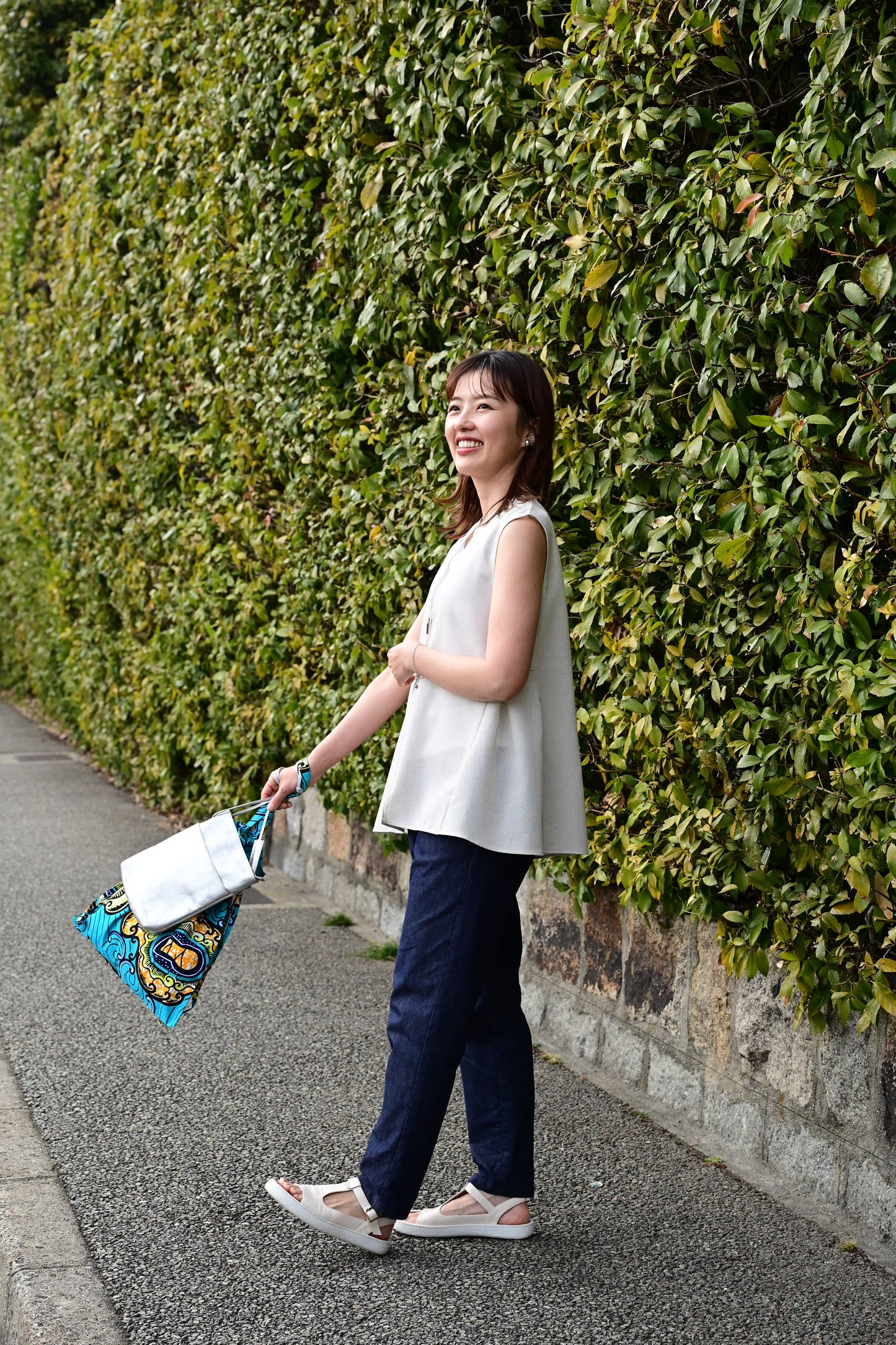 軽やか素材のジップベスト - OURHOME